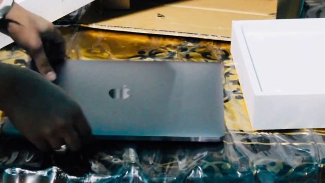 New MacBook Pro 13” ||Unboxing 2020 MacBook Pro || gift from husband! смотреть онлайн
