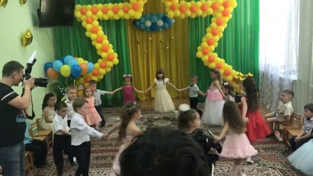 Танец 7 группы 281 дет сада, с выпускниками смотреть онлайн