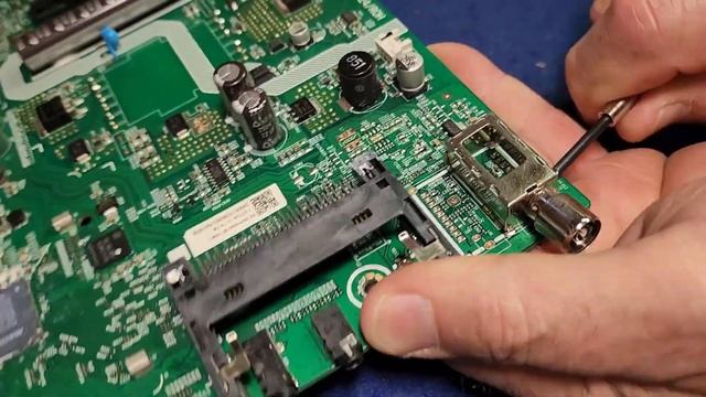 How to Repair a Broken Antenna Input Socket Connector on an Aldi Brauhn LED LCD 50" TV - Or any TV! смотреть онлайн