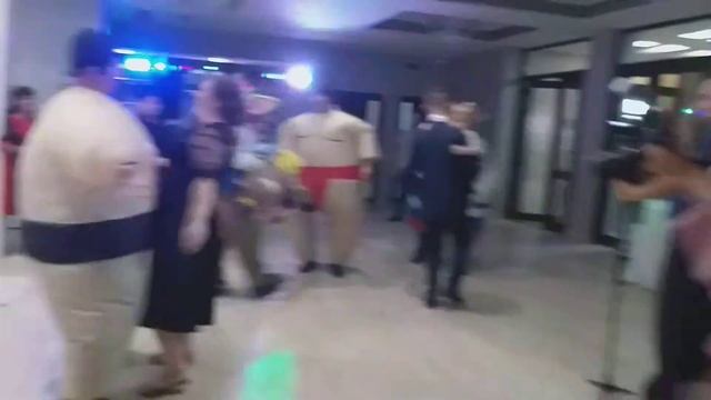 Надувные костюмы на Крестинах смотреть онлайн