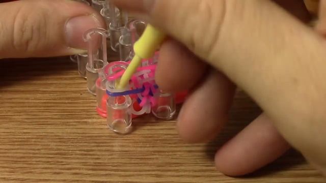 Инвертная конфетная палочка. Браслет Loom Bands. Урок 18 смотреть онлайн