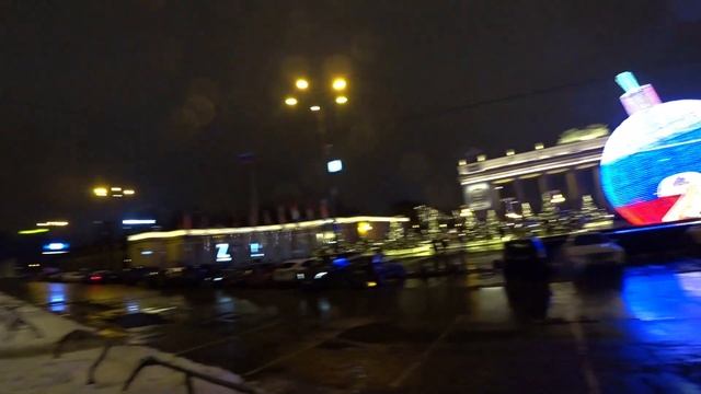 Новогодняя Москва 2023: пешком от Павелецкой до Фрунзенской + МГУ смотреть онлайн