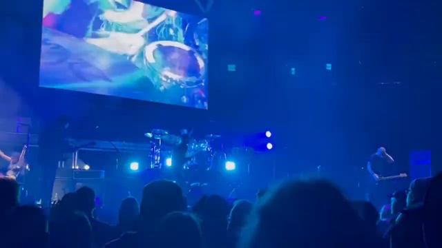 Jane’s Addiction w/Troy Van Leeuwen on lead guitar #qotsa #troyvanleeuwen смотреть онлайн