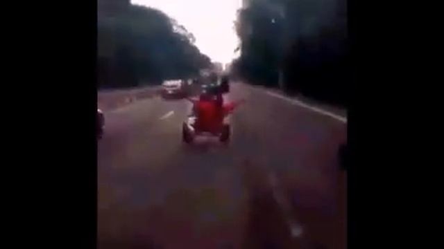 Вот , как нужно ездить на квадроцикле ! смотреть онлайн