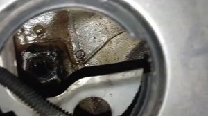 как снять заглушку буксировочного отверстия под петлю на Тойота Эстима AHR20