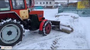 Трактор Т-30А80 в работе, чистка первого снега, гараж.