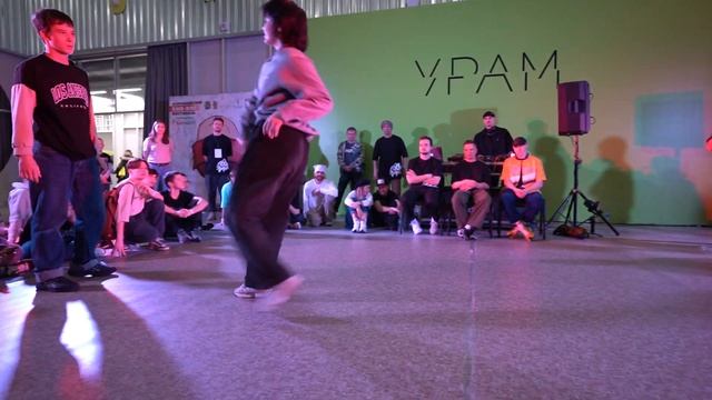 Каспер vs Янчо | 1x1 Юниоры 14-17 лет | РЭП НА ГОЛОВЕ 12 смотреть онлайн