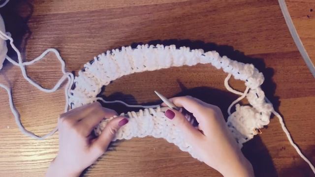 Английская резинка по кругу. Красивое убавление петель в английской резинке. смотреть онлайн