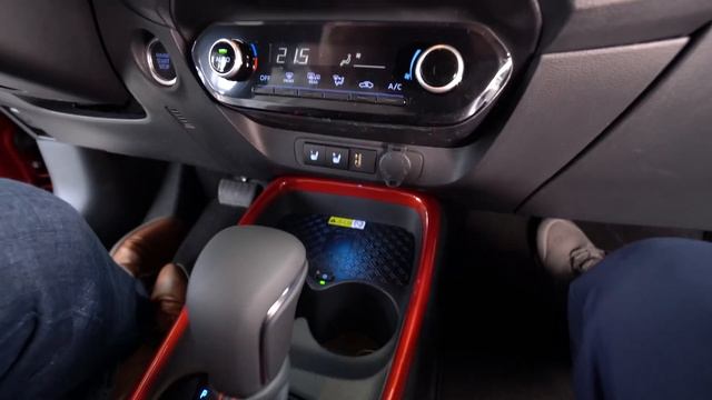 Automobile 2022 Toyota Aygo X Pulse Mini-SUV Frontantrieb Walkthrough und Review смотреть онлайн