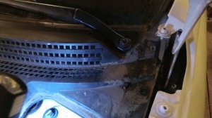 Lada Vesta: вода на ковриках? Чистим дренаж!