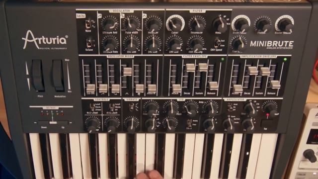 Arturia MiniBrute Analog Synth Demo смотреть онлайн