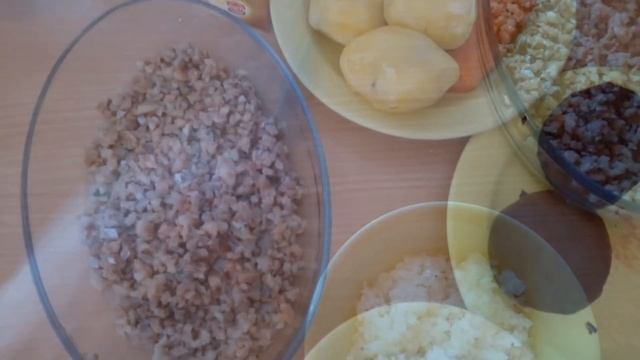 СЕЛЁДКА ПОД ШУБОЙ.Классический рецепт! Пошагово. Как чистить селёдку. смотреть онлайн