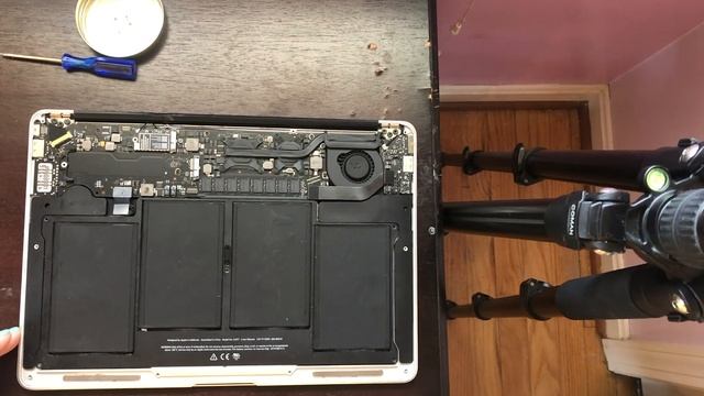 How to replace the battery in a MacBook Air Mid 2011 (13") смотреть онлайн
