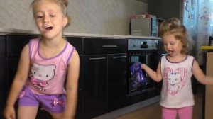 ПОЛ ЭТО ЛАВА от Бабы Яги! Забавная история с Кариной и маленькой Катей!