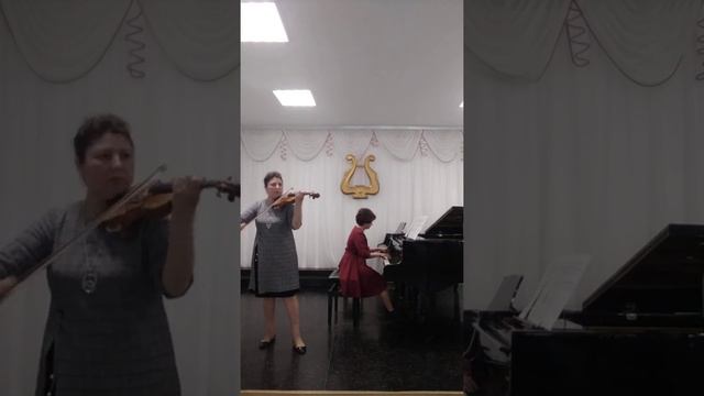 М.Таривердиев "Песня о далёкой Родине". Исполняют Алиева Лаура Идрисовна, Мамыко Виктория Михайловн смотреть онлайн