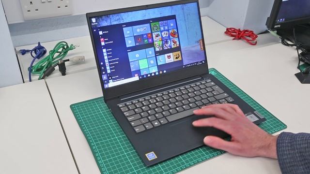 Lenovo ideaPad S340-14IWL Review - Low-cost laptop for home working and schooling - March 2020 смотреть онлайн