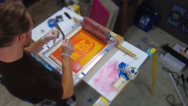 Screen printing Danny Trejo with wood stain on wood panel - Part 2/2 смотреть онлайн