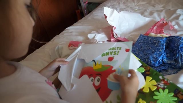 VLOG День Рождения Алисы 5 лет. УТРО. Поиск подарков смотреть онлайн