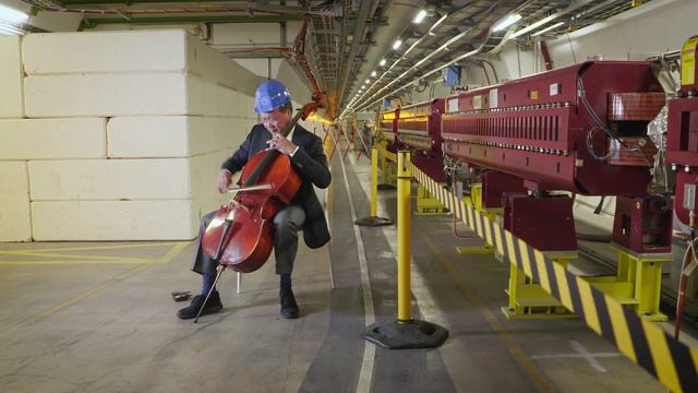 World-famous cellist Yo-Yo Ma performs 100 metres underground at the Large Hadron Collider at CERN смотреть онлайн
