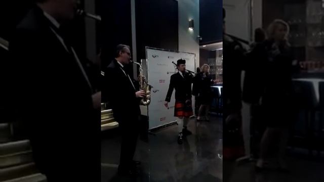 Саксофон и волынка смотреть онлайн