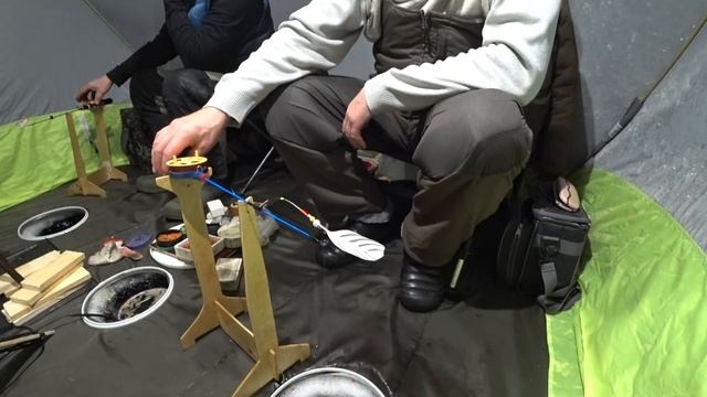 И ВОТ ПЕРО ПРИЖАЛОСЬ К КОЛЬЦУ, ПОДСЕЧКА И ПОНЕСЛАСЬ РЫБАЛКА! С НОЧЕВКОЙ ЗА РИПУСОМ! РАЗГОН! ЧАСТЬ 1 смотреть онлайн