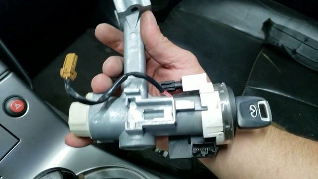G35 Ignition switch removal - NATS bypass смотреть онлайн