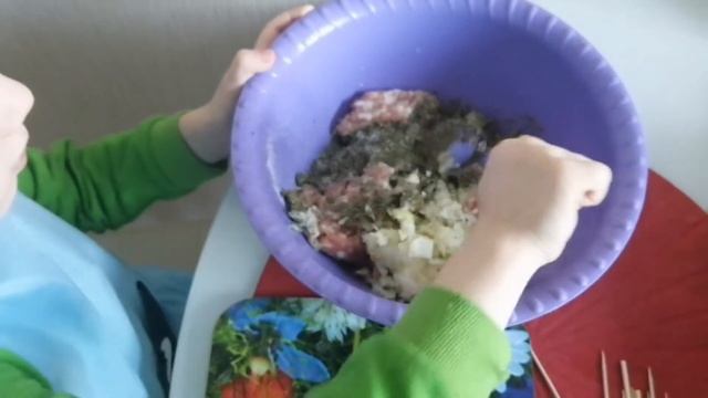 Люля-кебаб из свино-говяжьего фарша на шпажках в духовке! смотреть онлайн