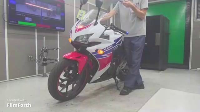 Мотоцикл спортбайк Honda CBR400R рама NC47 модификация спортивный гв 2016 белый красный синий