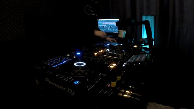 Xdj Rx2 + Rmx 500 + Akai Apc Mini Spiritual Techno Session смотреть онлайн
