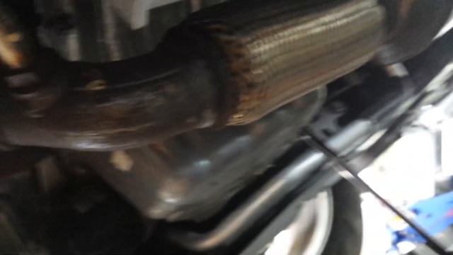 Chevrolet Volt Change Oil - Part 1 смотреть онлайн