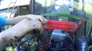 Встал на ремонт. Снимаю форсунки с двигателя Д-21(Т-25).