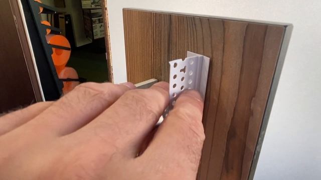 Как выглядит примыкание профиля Protektor (Trim-Tex) 3785 к окну