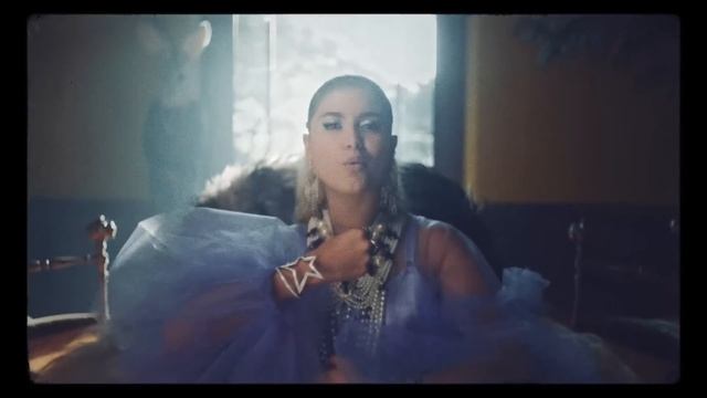 Sofia Reyes x Jhay Cortez - A Tu Manera (Corbata) [Official Music Video] смотреть онлайн