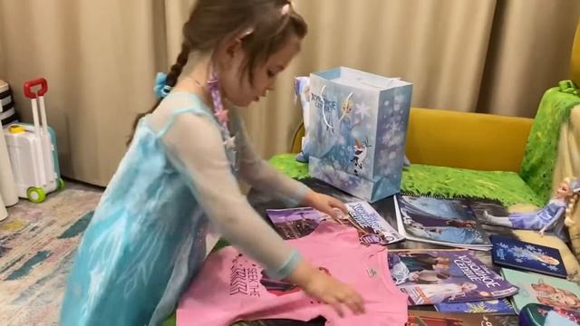 Люба- «Эльза» 8 марта.Подарки «Холодное сердце» смотреть онлайн