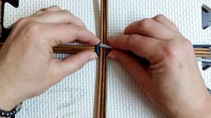 Начало плетения круглого донышка в технике верёвочка из 2 трубочек.