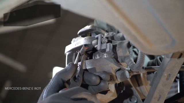 How to change brake pad wear sensor on MERCEDES-BENZ (W211) E-Class [TUTORIAL AUTODOC] смотреть онлайн
