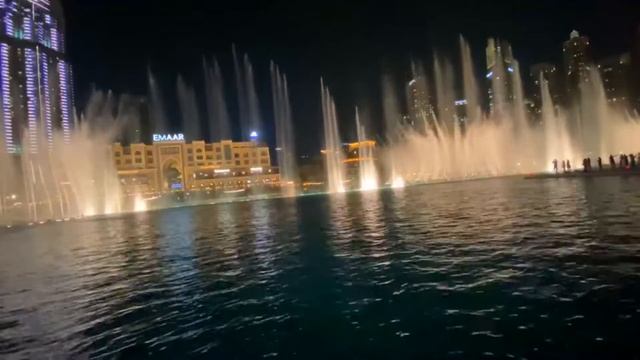 Дубай / Бурдж-Халифа / Dubai Mall / Поющие Фонтаны 2 часть смотреть онлайн