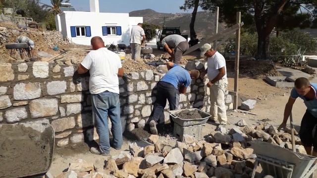 Подпорная стена 5. Кладем из старого камня