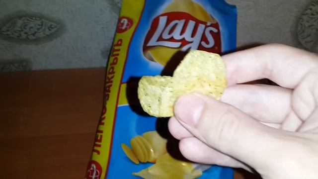 Обзор чипсы Lays (лэйс), сметана и зелень смотреть онлайн