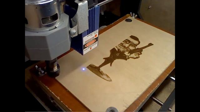 Выжигаем лазером Агента 007 на станке CNC 3018 pro смотреть онлайн