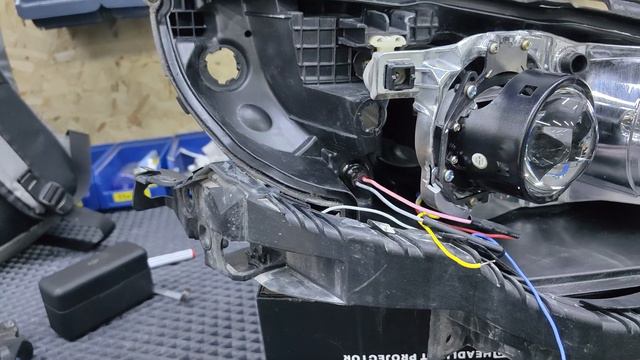 Как заменить старые линзы в Subaru OUTBACK B13 смотреть онлайн
