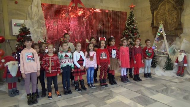 Коледен поздрав от ученици на СУ "Св.св. Кирил и Методий", гр. Добрич смотреть онлайн