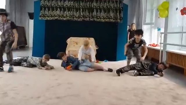 Танец охотников к сказке "Красная шапочка" смотреть онлайн