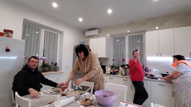 Тяжелый день ! Привёз маме продуктов! Спасибо людям за помощь смотреть онлайн