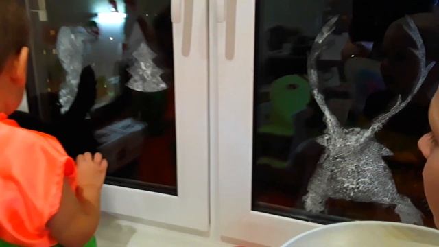 Как украсить окна к Новому году. Рисуем Олафа и Свена смотреть онлайн