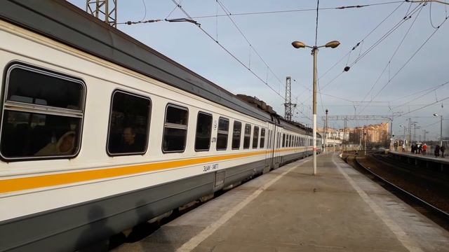 [РЖД] Электровоз ЭП20-049 с фирменным скоростным поездом №738 "Дневной Экспресс" Брянск - Москва. смотреть онлайн