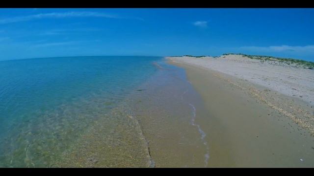 Прекрасный пляж и чистое море)Что еще нужно для отдыха)? смотреть онлайн