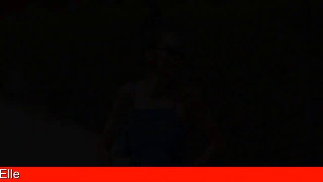 Кендалл Дженнер отправилась на прогулку в необычном ярком комплекте