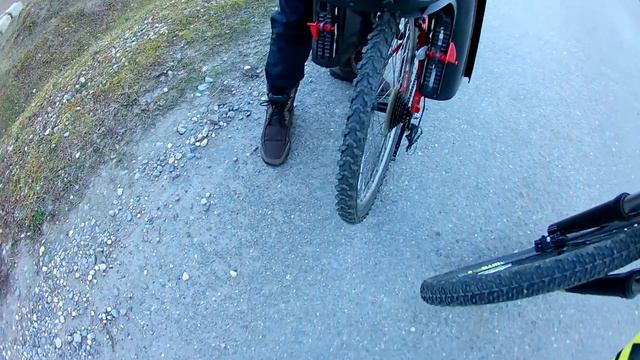 На велосипеде в мороз смотреть онлайн