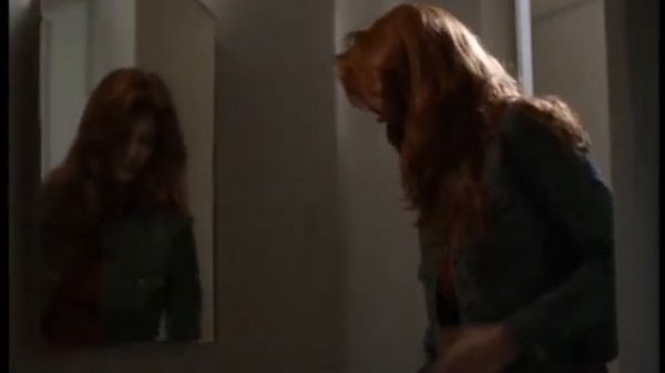 Angie Everhart in leather pants (2002)